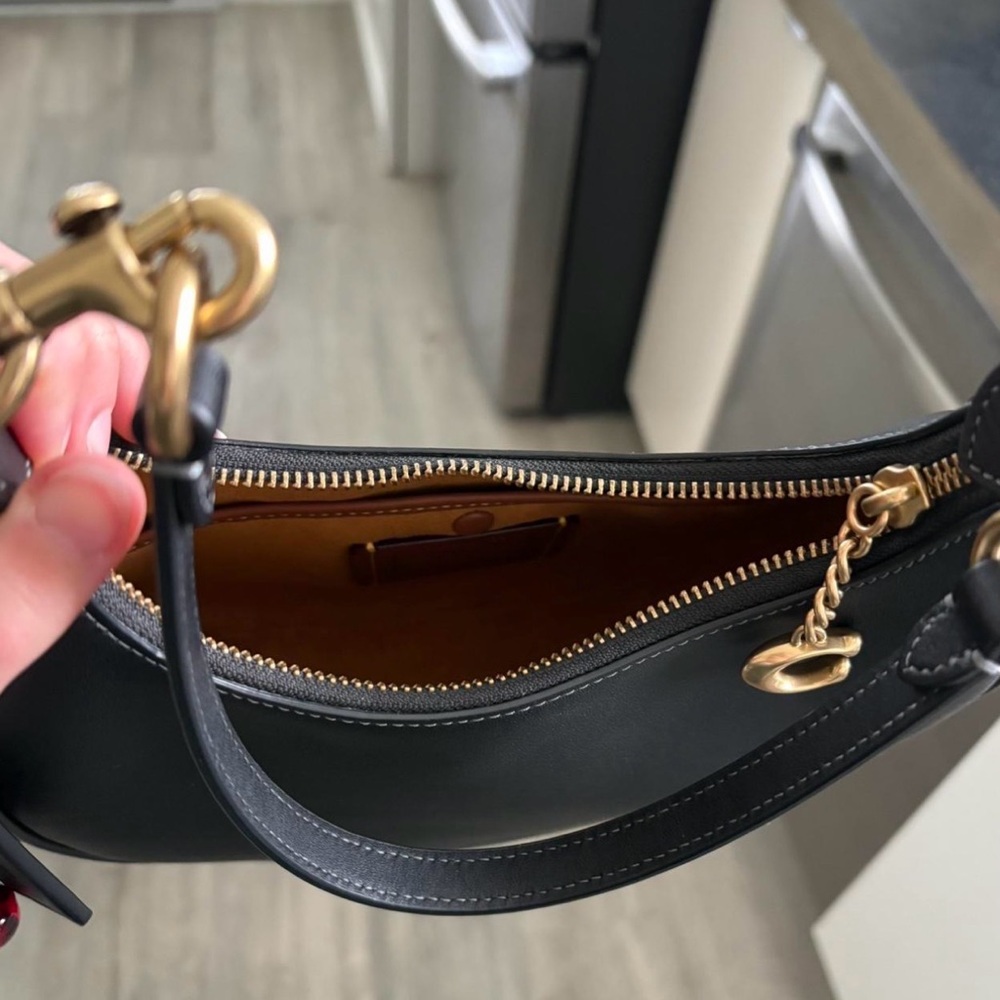 SOLD* Coach Jonie 22- Black Leather - Picture 4 of 10